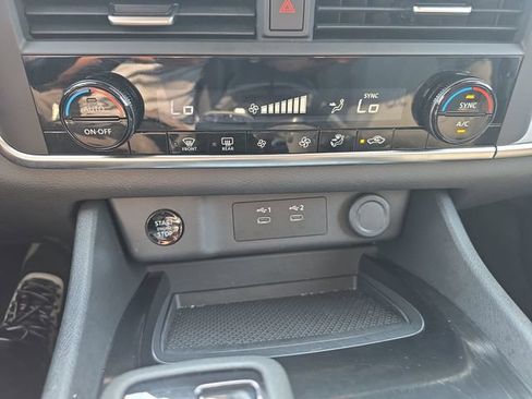 Used 2025 Nissan Rogue SV FWD image 24