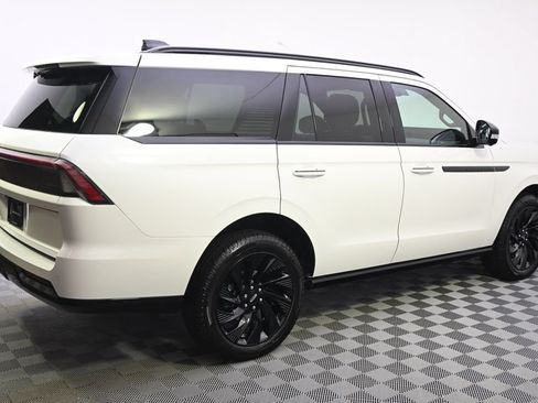 New 2026 Lincoln Navigator Reserve w/ Jet Appearance Package AWD/4WD image 7