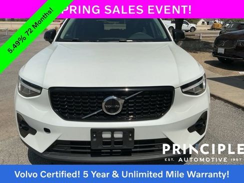 Certified 2025 Volvo XC40 B5 Plus AWD/4WD image 3