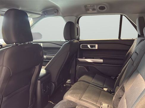 Used 2024 Ford Explorer XLT RWD image 16