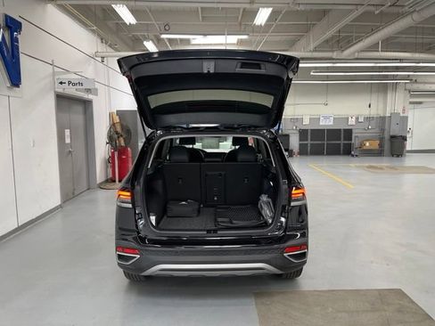 New 2025 Volkswagen Taos SE w/ Panoramic Sunroof Package AWD/4WD image 9