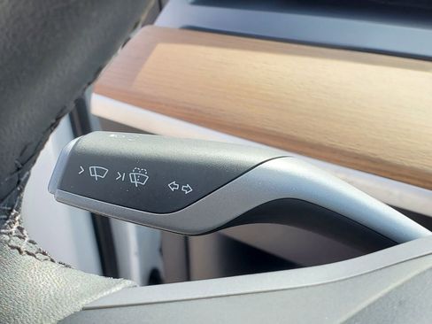 Used 2025 Tesla Model Y Long Range image 24