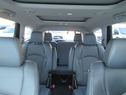 Used 2019 Buick Enclave Premium image 41
