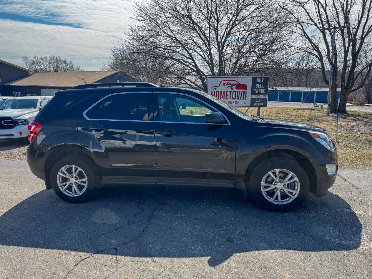 Used 2017 Chevrolet Equinox LT FWD image 2