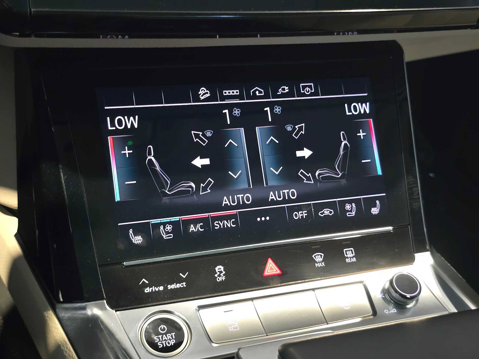 Used 2024 Audi Q8 e-tron Premium Plus w/ Premium Plus Package AWD/4WD image 26