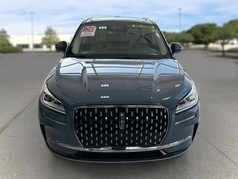 Used 2024 Lincoln Corsair Reserve w/ Equipment Group 201A FWD image 2