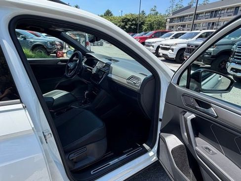 Used 2022 Volkswagen Tiguan SE R-Line FWD image 27