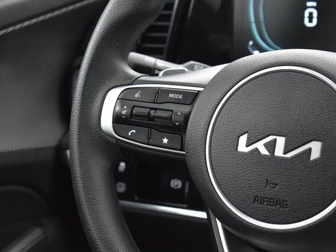 Used 2025 Kia Sportage LX image 19
