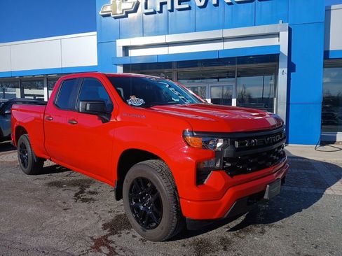 Used 2023 Chevrolet Silverado 1500 Custom image 2