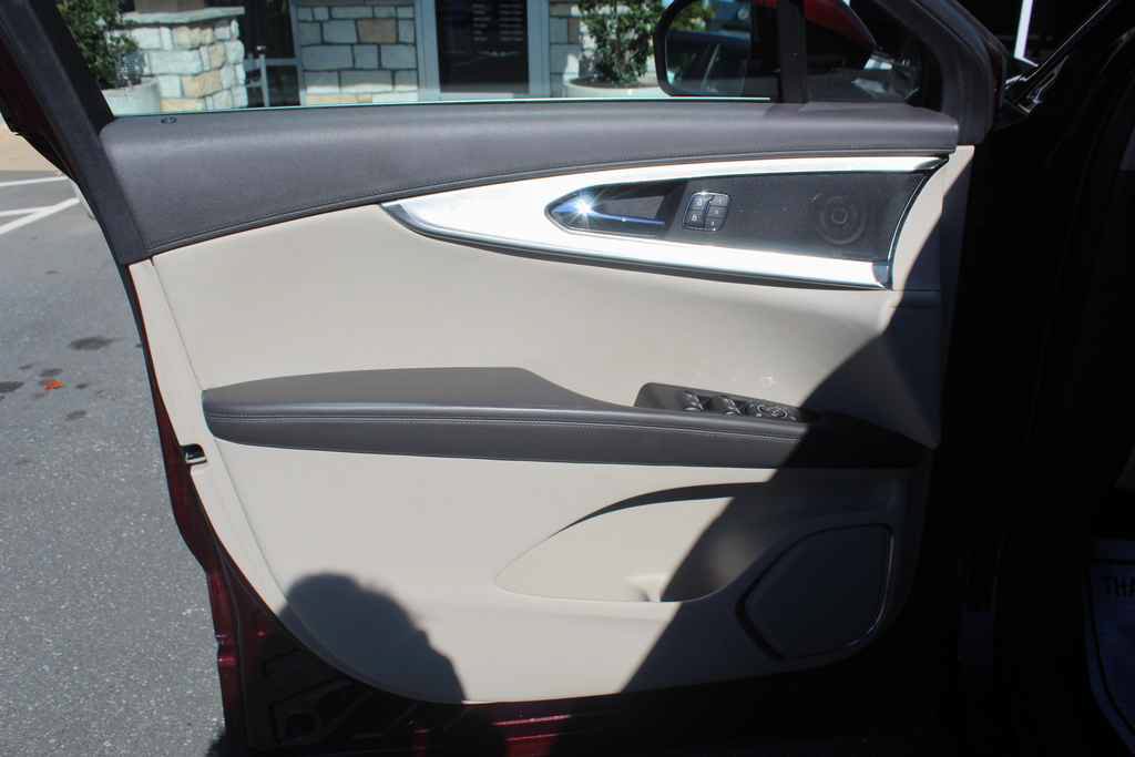 Used 2019 Lincoln Nautilus FWD image 11