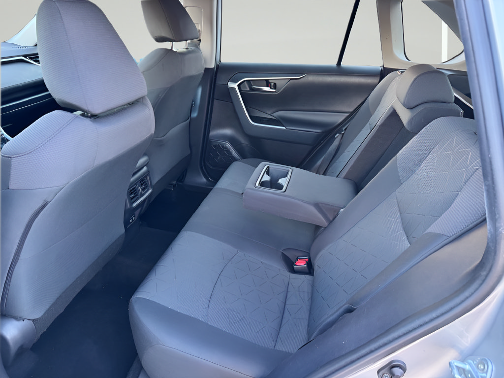 Used 2020 Toyota RAV4 XLE FWD image 30