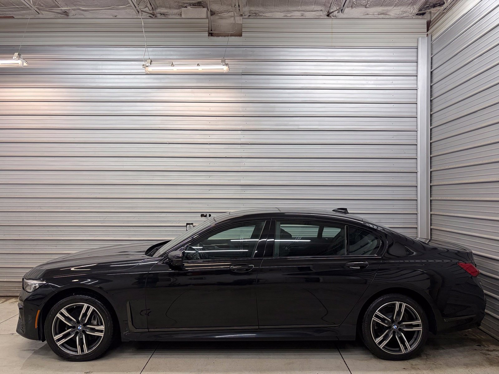 Used 2022 BMW 740i xDrive w/ M Sport Package AWD/4WD image 11