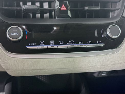 Used 2025 Toyota Corolla LE FWD image 22