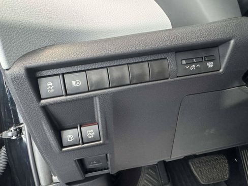 Used 2026 Toyota Sienna LE FWD image 19
