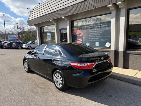 Used 2017 Toyota Camry LE image 3