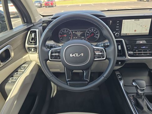 Used 2023 Kia Sorento EX w/ Panoramic Sunroof Package FWD image 10