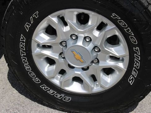 Used 2025 Chevrolet Silverado 2500 LT AWD/4WD image 28