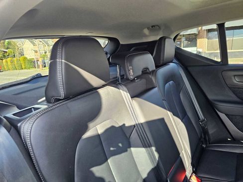 Certified 2025 Volvo XC40 B5 Plus w/ Climate Package AWD/4WD image 14