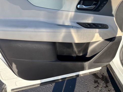 Used 2025 Nissan Murano SL image 12