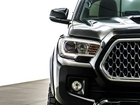 Used 2019 Toyota Tacoma TRD Sport image 13