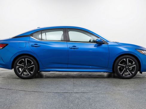 Used 2025 Nissan Sentra SV image 11