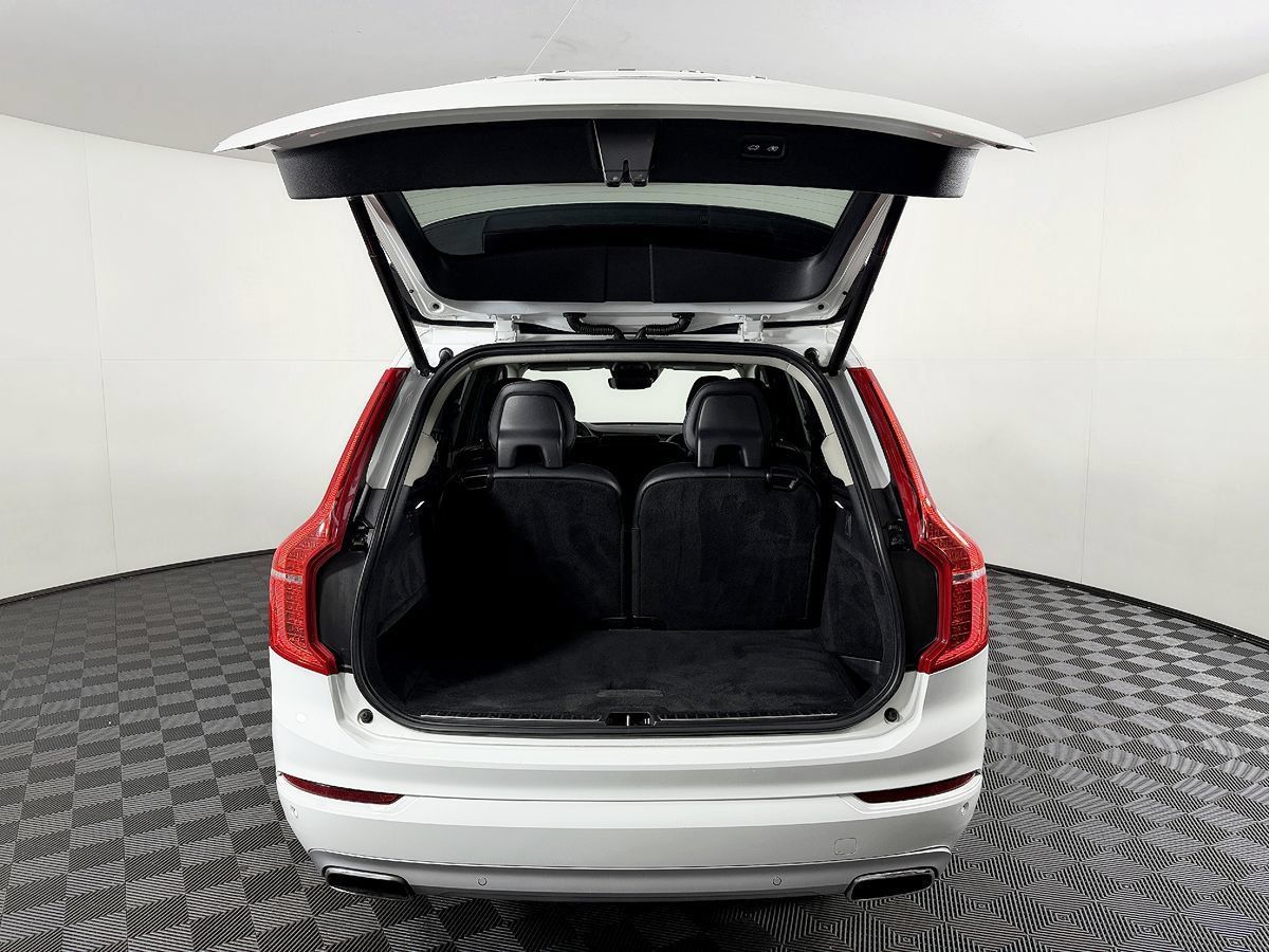 Used 2018 Volvo XC90 T6 Momentum w/ Momentum Plus Package AWD/4WD image 13