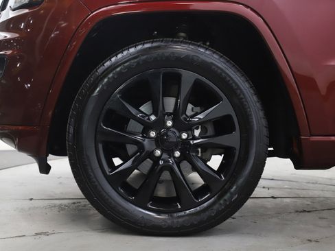 Used 2019 Jeep Grand Cherokee Altitude image 29