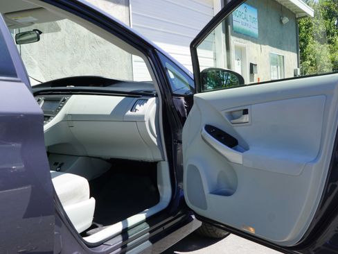Used 2013 Toyota Prius Three FWD image 29