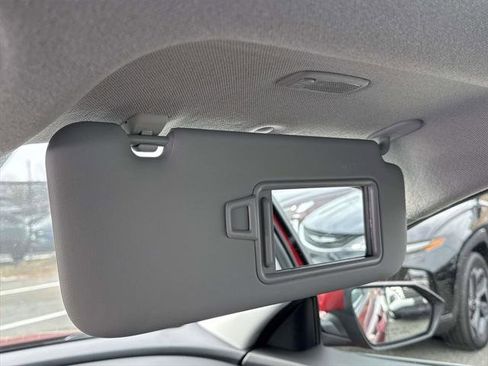 Certified 2025 Hyundai Elantra Limited image 32