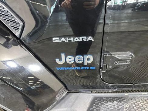 Used 2023 Jeep Wrangler Unlimited Sahara w/ Cold Weather Group image 10