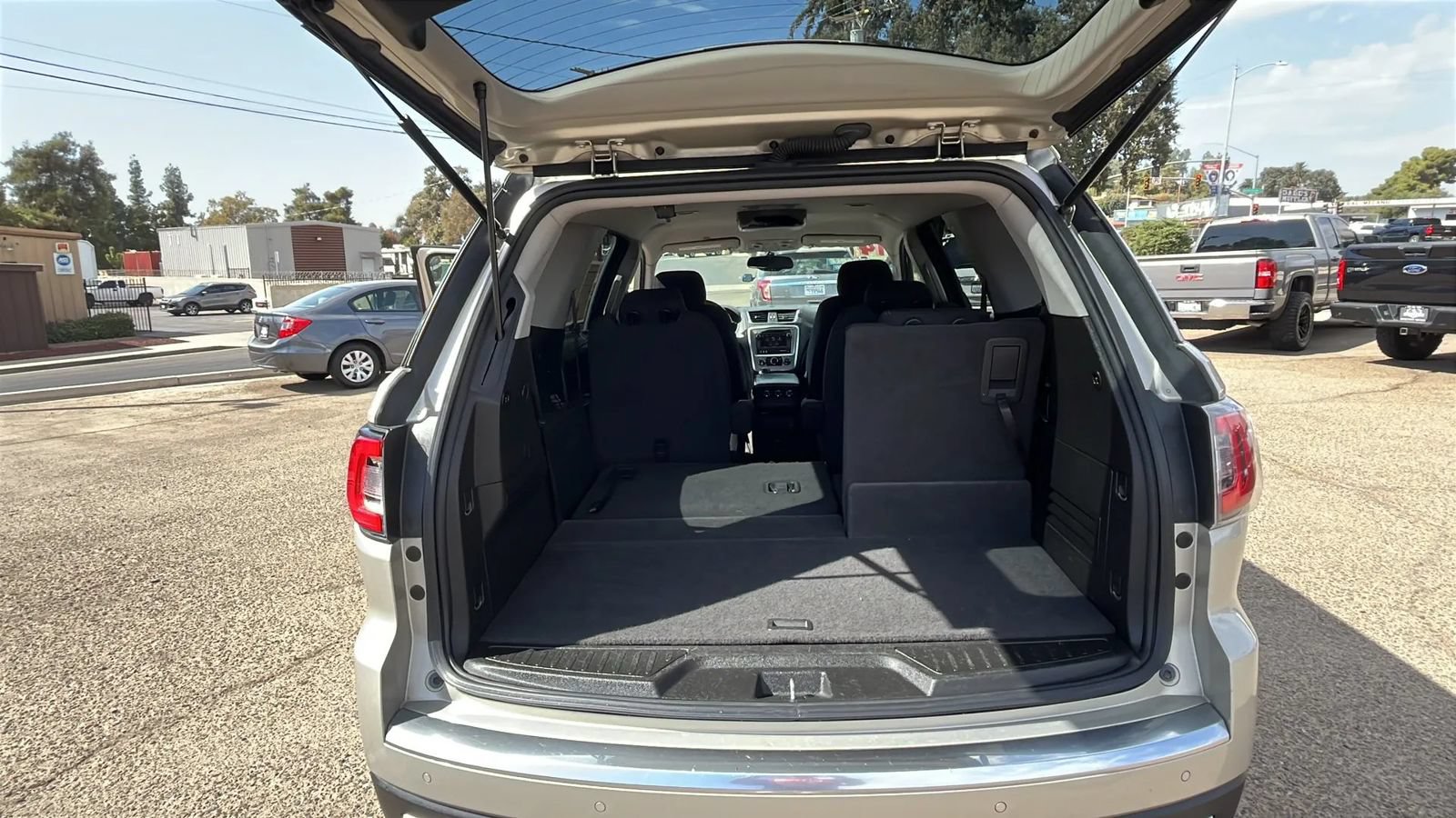 Used 2014 GMC Acadia SLE FWD image 18