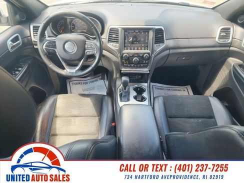 Used 2018 Jeep Grand Cherokee Altitude AWD/4WD image 14