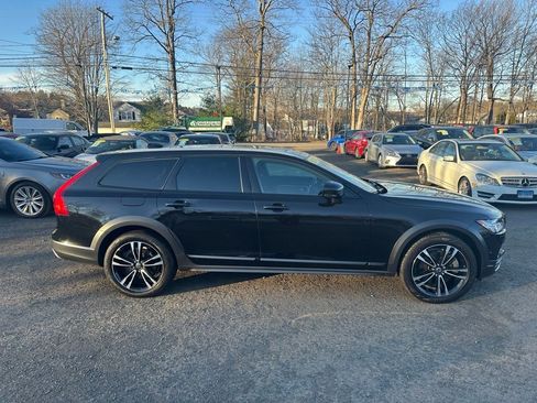 Used 2018 Volvo V90 T5 Cross Country w/ Convenience Package image 4
