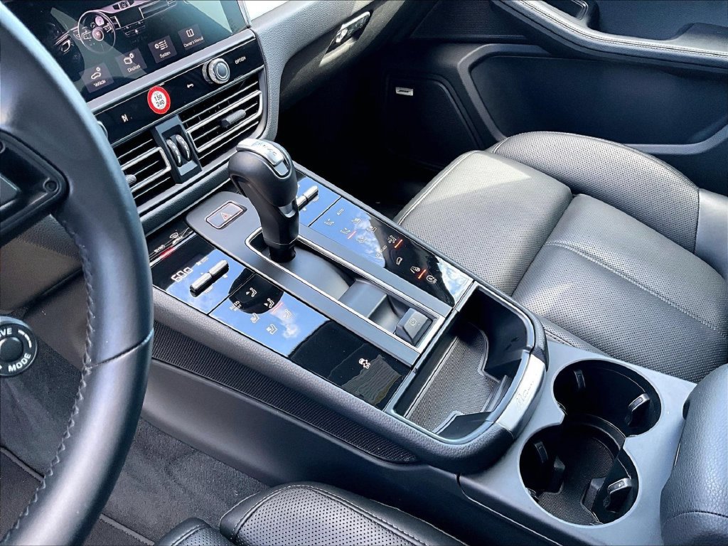 Certified 2026 Porsche Macan AWD/4WD image 17