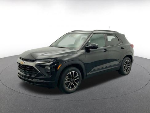 Used 2025 Chevrolet TrailBlazer LT w/ Driver Confidence Package AWD/4WD image 3