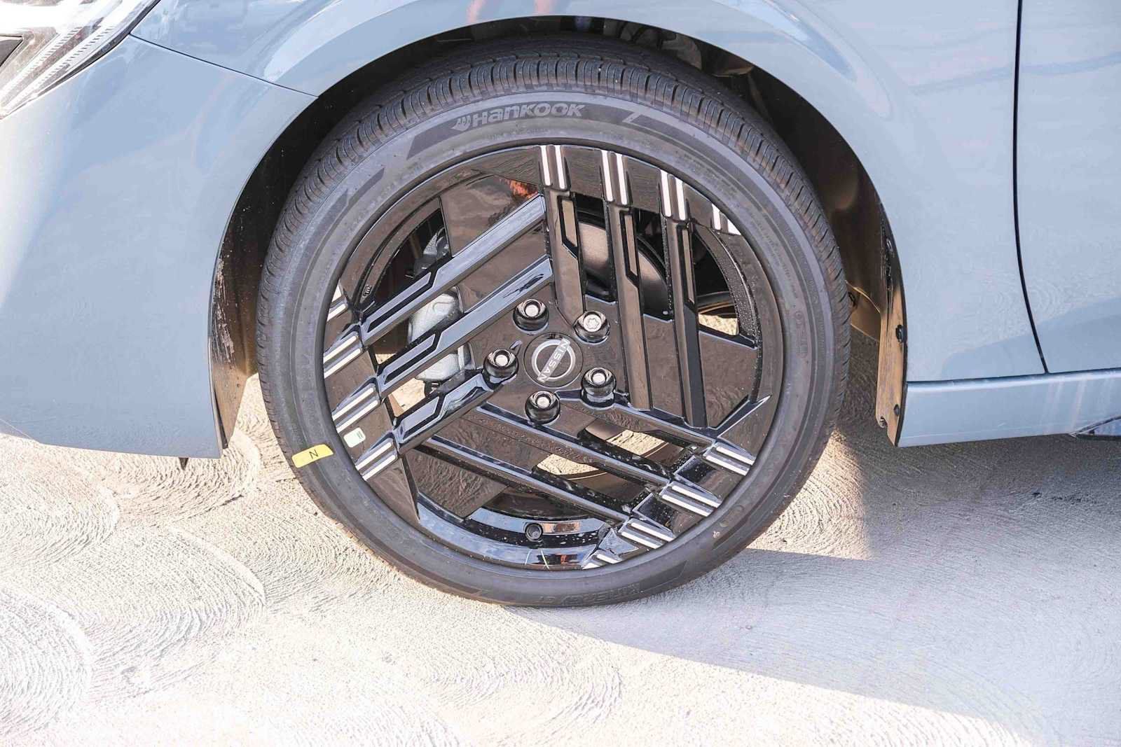New 2027 Nissan Sentra SR w/ Floor Mat Package FWD image 10