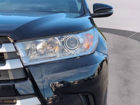 Used 2019 Toyota Highlander XLE image 12