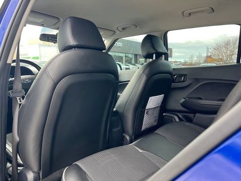 Used 2023 Hyundai Venue Limited w/ Cargo Package FWD image 11