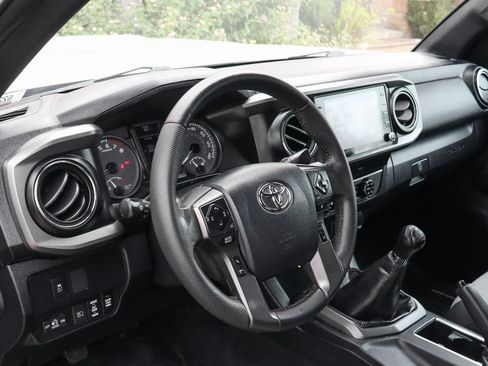 Used 2020 Toyota Tacoma TRD Sport AWD/4WD image 23