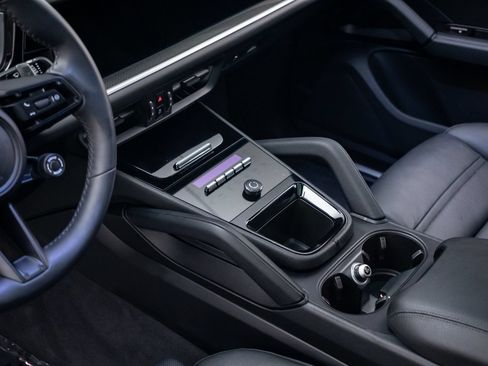 Certified 2025 Porsche Cayenne E-Hybrid Coupe AWD/4WD image 13