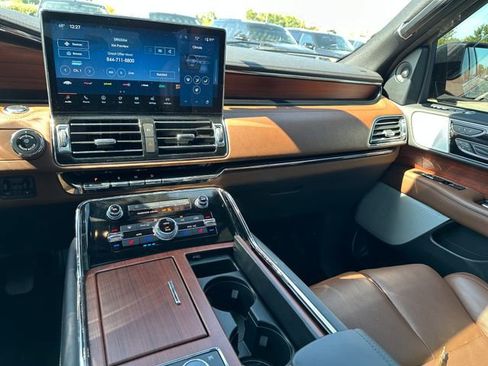 Used 2022 Lincoln Navigator Reserve image 22