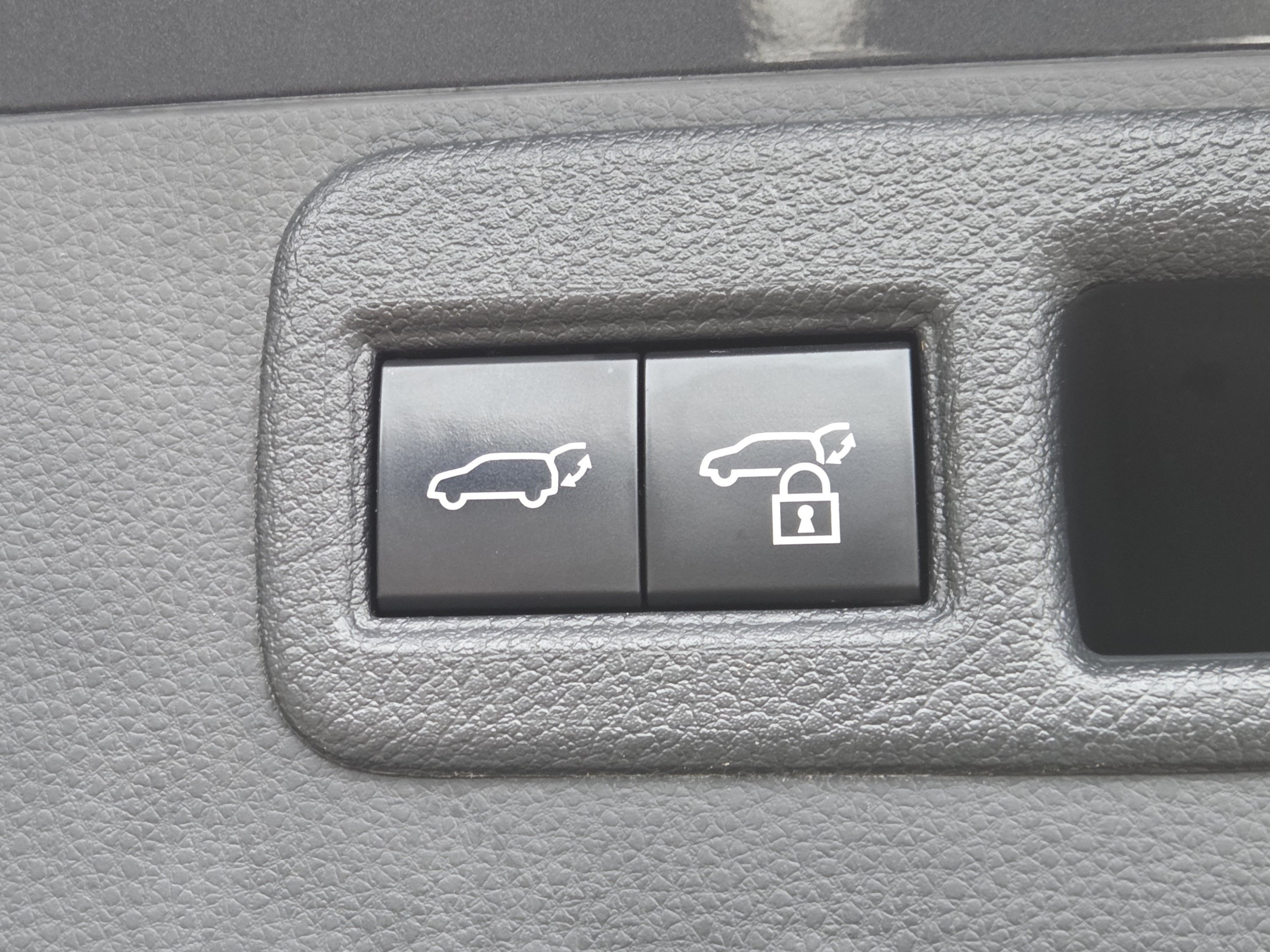 Used 2024 Toyota Venza LE AWD/4WD image 24