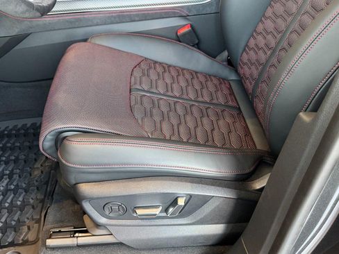 New 2025 Audi RS Q8 performance image 17