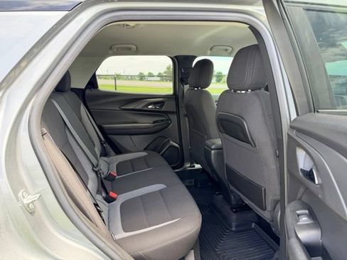 Used 2024 Chevrolet TrailBlazer LT w/ LT Cold Weather Package FWD image 9
