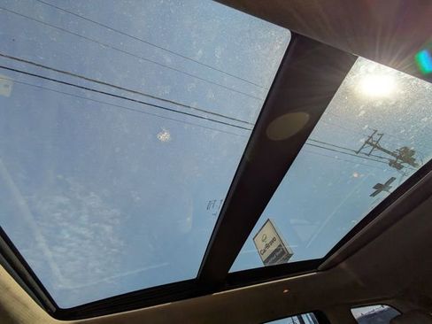 Used 2018 Jeep Grand Cherokee Limited w/ Luxury Group II image 24