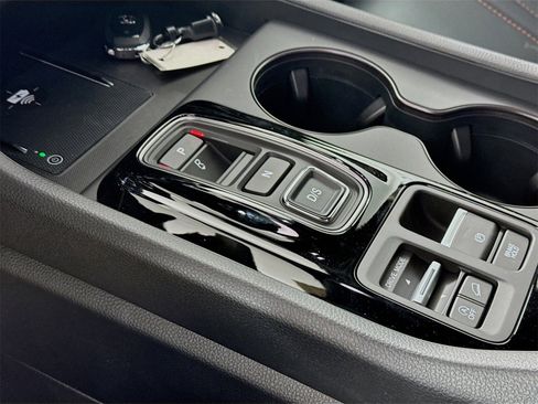 Used 2025 Honda Pilot TrailSport image 9