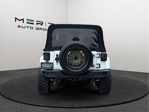 Used 2016 Jeep Wrangler Unlimited Rubicon AWD/4WD image 8