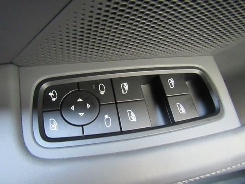 Used 2022 Porsche Taycan 4S image 34