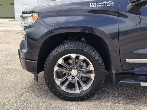 Used 2023 Chevrolet Silverado 1500 High Country w/ Z71 Off-Road Package AWD/4WD image 8