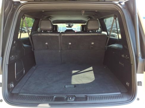 Used 2024 Jeep Wagoneer L Series III w/ Flexible Seating Group AWD/4WD image 15